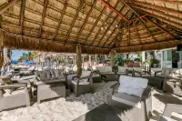 Luciana Hotel & Beach Club - Quầy Bar