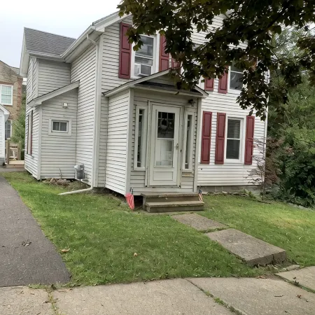Charming and newly-renovated 1850's house in quiet residential neighborhood