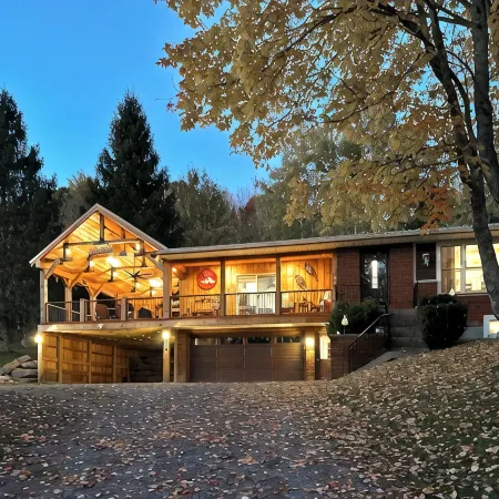 Luxurious Ellicottville Chalet with view of slopes & min to town! Pet Friendly!