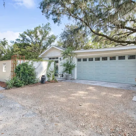 Pool, bbq & large backyard in charming downtown. Pet Friendly!