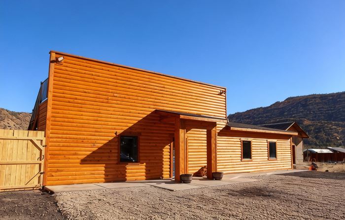 Zion Edge Retreat, Building Finished in 2024 with Hot Tub.