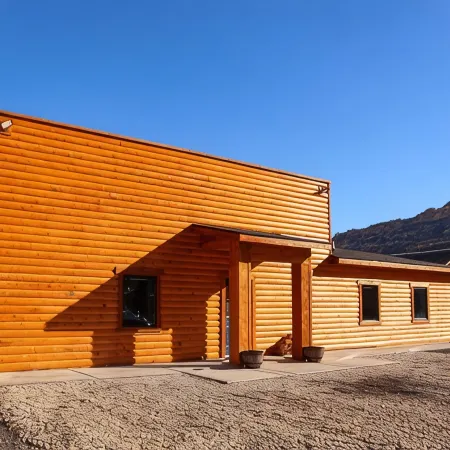 Zion Edge Retreat, Building Finished in 2024 with Hot Tub.