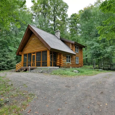 Cozy Lakefront Cabin, Dock + Trails : Trails Lodge