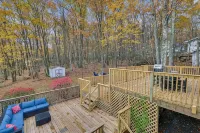 Heart of Pocono Mountains - Huge Yard - Game Rm <10 min to Kalahari & Casino - Wi-Fi