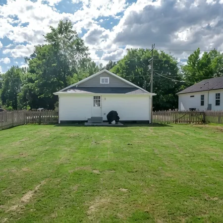 Charming 2-bedroom house with AC and WiFi in enjoyable China Grove