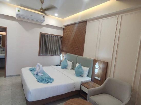 Hotel The Grand Bhagwati