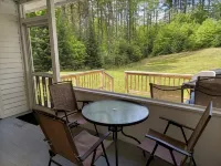 NEW for 2024, 6 person hot tub. Spacious country home with large back yard. - 3성급