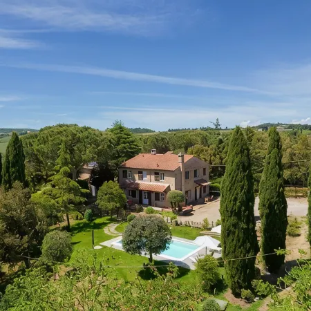 Villa in Gambassi with pool, A/C, village and restaurant at walking distance,