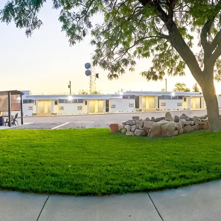 Blue Sage Inn & Suites