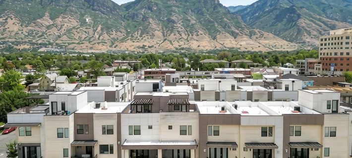 Superb 4-bedroom townhome in Provo with AC, WiFi Hotels in Provo