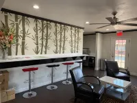 Regency 7 Motel - 2-Star