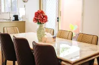 StayAU Family-Friendly Home near Deakin - balcony