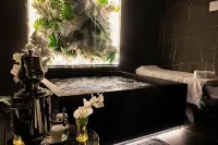Bra Hotel - Hot Tub