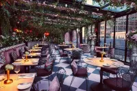 House of Gods Canary Wharf - بار
