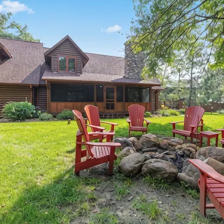 Beautiful 5-bedroom house in Enchanting Crosslake -Pontoon Incl with 7 day stay!