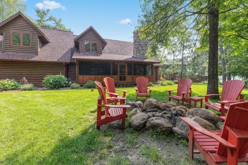 Beautiful 5-bedroom house in Enchanting Crosslake -Pontoon Incl with 7 day stay! - Hytter
