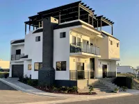 VILLA BLANCA Luxury property,180° Ocean Views. - Homestays