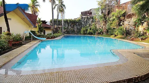 Makassar Golden Hotel - Balcony