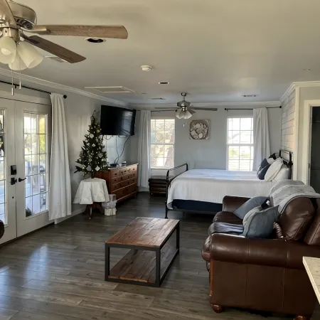 Cozy family bungalow perfect for a couple or family of four