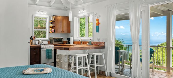 Sea Cottage - Charming and Romantic with a Stunning View Ξενοδοχεία στην πόλη Central