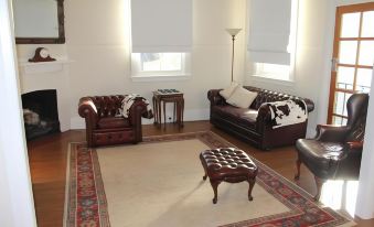 Mentor Chambers Apartment Bed & Breakfast - Housity