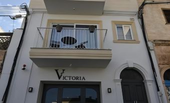 Victoria by Petit Chic
