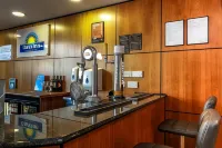 Days Inn by Wyndham Peterborough Các khách sạn ở Orton Waterville