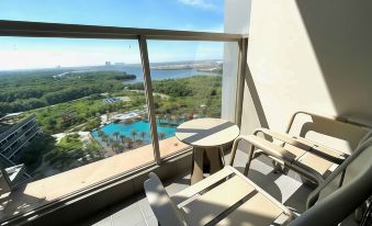 Gold Coast Pik Premium Seaview Apartment