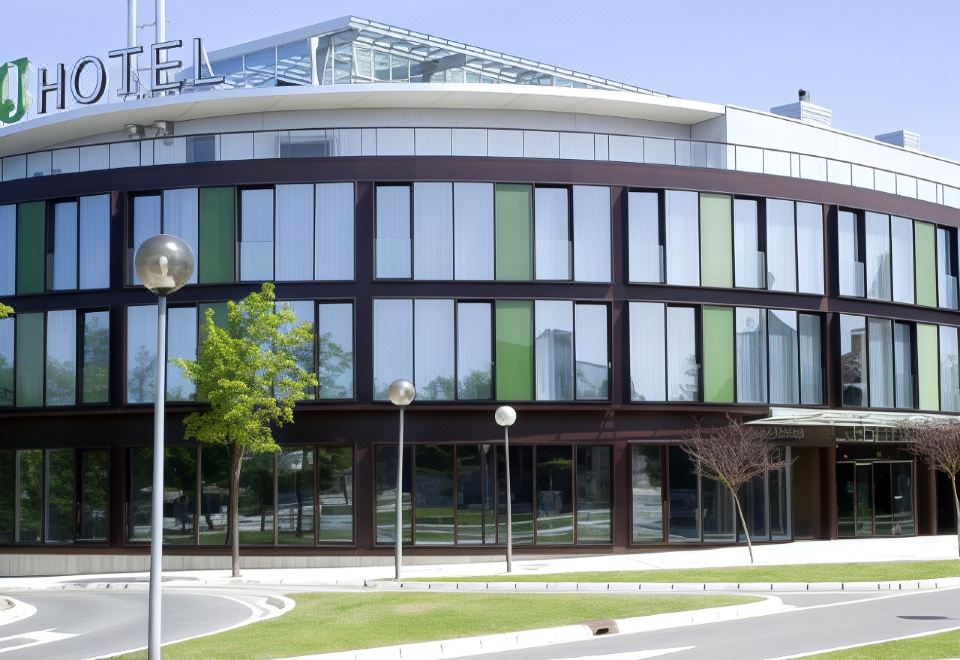 Sercotel Jardines de Uleta Suites - Housity