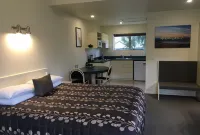 Colonial Manor Motel Hotels in Cromwell