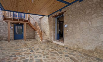 Phaedrus Living: Peristerona Traditional House
