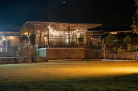 The Cliff Hotels in Баглунг