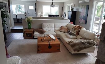 The Chirping Cricket Bed & Breakfast - Housity
