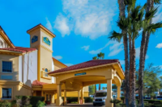 La Quinta Inn & Suites by Wyndham Tucson Airport