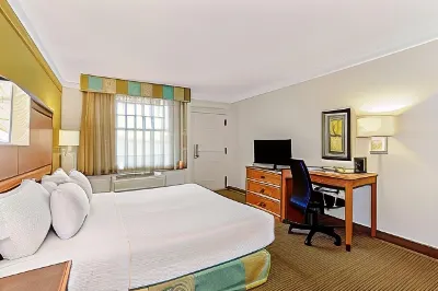 La Quinta Inn by Wyndham Orlando Airport West Hôtels à : Belle Isle