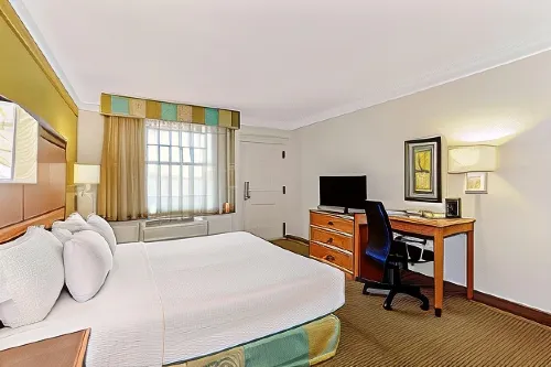 La Quinta Inn by Wyndham Orlando Airport West Hotels in Belle Isle