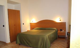 Carlo's Hotel - Housity