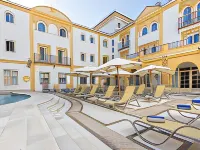 Hotel Macià Alfaros Hotels near Templo Romano