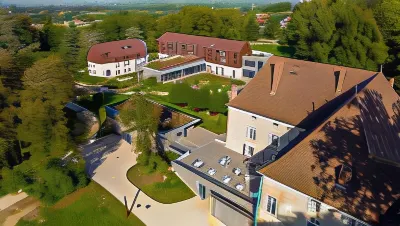 Domaine de Dolomieu, BW Premier Collection فنادق في Saint-Didier-de-la-Tour
