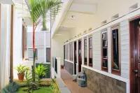 OYO 93756 Qq Kost Hotels in Balandai