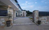 Sarah Luxury Rooms Hotels in Sivota