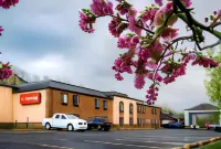 Econo Lodge Cleveland Southeast - Kent - parking