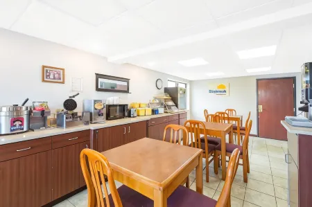 Days Inn by Wyndham Effingham