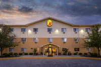 Super 8 by Wyndham Cromwell/Middletown Hotels near Wesleyan University