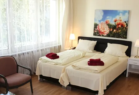 Apartment-Hotel-Dahlem Отели рядом с достопримечательностью «Glienicker Brücke»