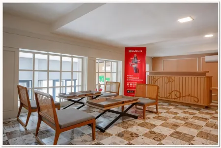 RedDoorz Plus @ Madukoro Raya Semarang Отели рядом с Аэропорт Ачмад Уани