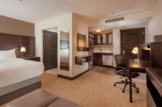 ستاي بريدج سويتس آيرابوا و باي آيتش جي فنادق في 