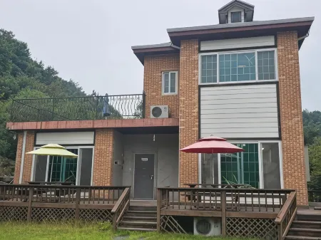 Dolmadang Cheongsu Pension Отели рядом с достопримечательностью «Ssangyong Valley»