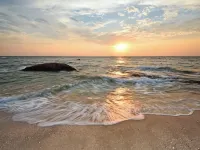 Coco Beach Resort Bangsaen Отели рядом с достопримечательностью «Пляж Воннапа»