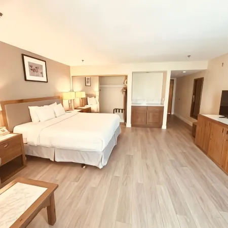 Ramada Plaza by Wyndham Garden Grove/Anaheim South
